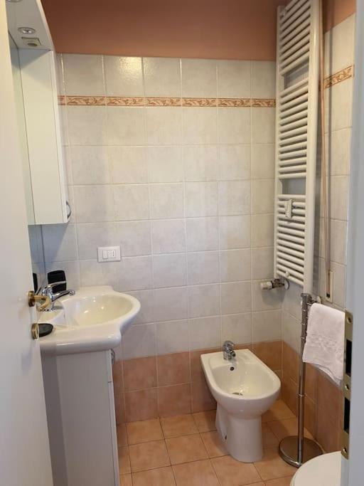 Bright Apt With Views And Terrace Florenţa Exterior foto
