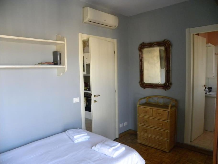 Bright Apt With Views And Terrace Florenţa Exterior foto